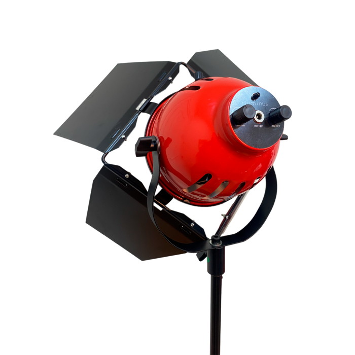 Cabezal de iluminación led Iluminus Redhead Bicolor Luz Led 50W Con Dimmer y Barndoor