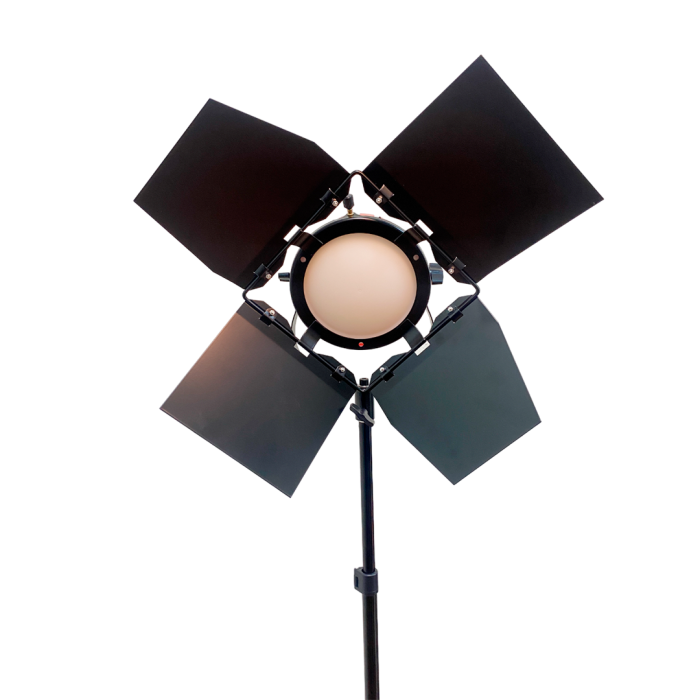 Cabezal de iluminación led Iluminus Redhead Bicolor Luz Led 50W Con Dimmer y Barndoor